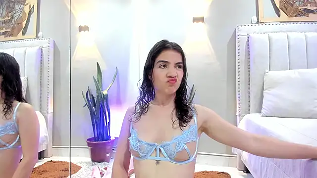 Snapshot of Miranda_doll_ chatting on 11.17.25 Miranda doll online show from 11.17.25