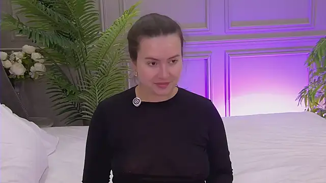 TrishaWinslet online show from 11.23.25