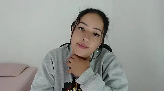 jjulietha95 online show from 12.18.24