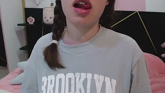 Snapshot of DanniAbbey chatting on 02.15.25 DanniAbbey online show from 02.15.25