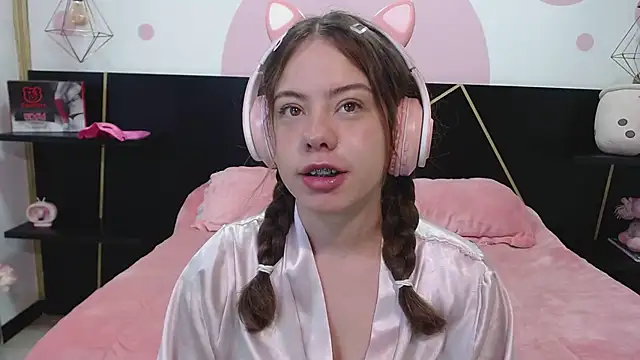 Snapshot of DanniAbbey chatting on 03.18.25 DanniAbbey online show from 03.18.25