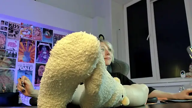 LylithSkye online show from 01.15.25