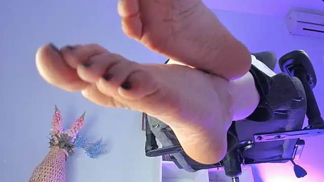 LylithSkye online show from 02.16.25