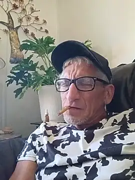 Snapshot of Johnnyraymonroe chatting on 06.19.26 Johnnyraymonroe online show from 06.19.26