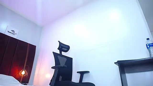 Anthonelaa   online show from 01.23.25