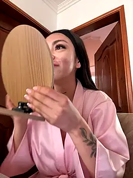 Effy Bonny online show from 10.30.25