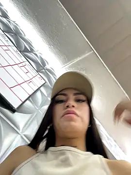 Effy Bonny online show from 11.12.25