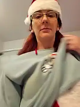 Snapshot of MissyRoulette chatting on 12.25.24 MissyRoulette online show from 12.25.24