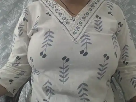 Snapshot of cute-priy chatting on 06.13.26 cute-priy online show from 06.13.26