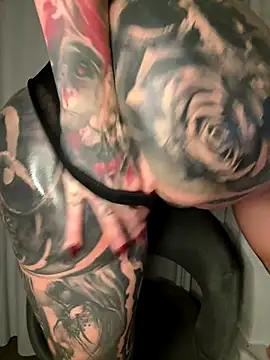 Snapshot of redNatified chatting on 11.29.25 redNatified online show from 11.29.25