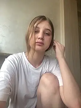 Snapshot of MollyDolle chatting on 06.15.26 MollyDolle online show from 06.15.26
