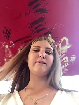 Snapshot of MollyDolle chatting on 07.16.26 MollyDolle online show from 07.16.26