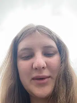 Snapshot of MollyDolle chatting on 07.18.26 MollyDolle online show from 07.18.26