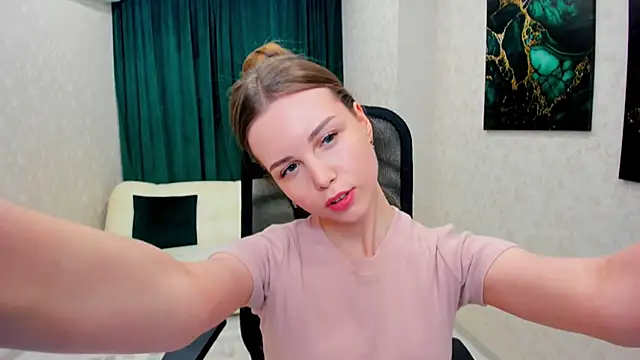 MileyWings online show from 03.03.25