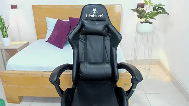 Snapshot of aixa_15 chatting on 01.03.25 aixa 15 online show from 01.03.25