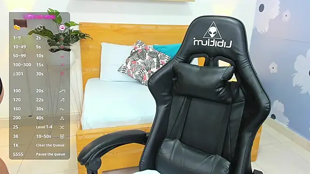 Snapshot of aixa_15 chatting on 01.14.25 aixa 15 online show from 01.14.25