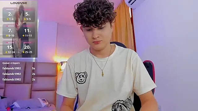 Snapshot of Nathan_Bluee chatting on 02.05.25 Nathan Bluee online show from 02.05.25