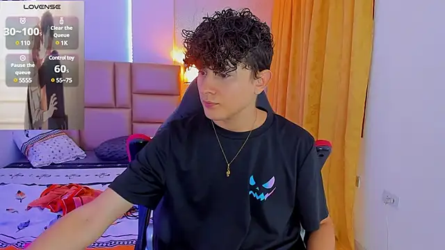 Snapshot of Nathan_Bluee chatting on 02.08.25 Nathan Bluee online show from 02.08.25