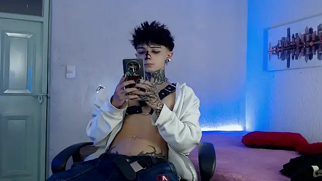 Snapshot of Andy_bapho chatting on 12.02.24 Andy bapho online show from 12.02.24