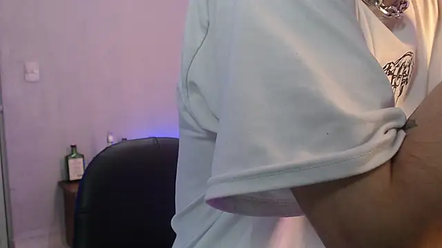 Snapshot of Andy_bapho chatting on 01.04.25 Andy bapho online show from 01.04.25