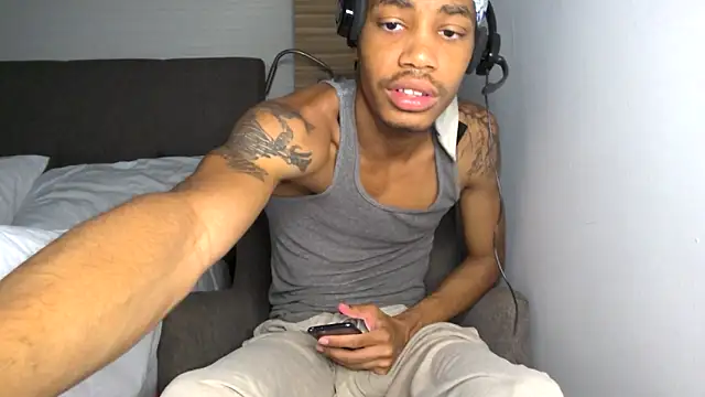 Snapshot of Skinnyblackman chatting on 05.01.26 Skinnyblackman online show from 05.01.26