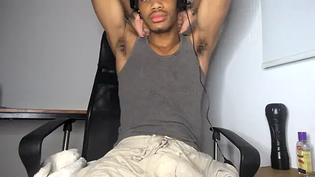 Snapshot of Skinnyblackman chatting on 06.01.26 Skinnyblackman online show from 06.01.26