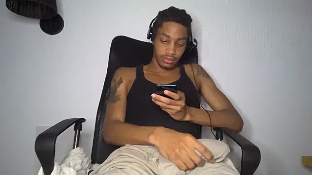 Snapshot of Skinnyblackman chatting on 06.13.26 Skinnyblackman online show from 06.13.26