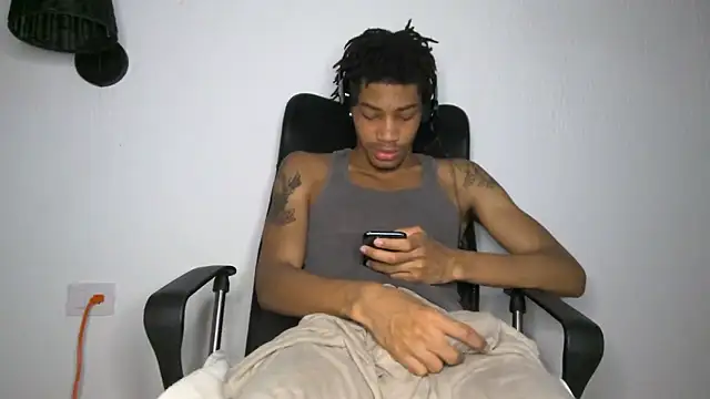 Snapshot of Skinnyblackman chatting on 06.18.26 Skinnyblackman online show from 06.18.26