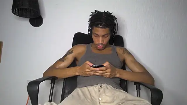 Snapshot of Skinnyblackman chatting on 06.24.26 Skinnyblackman online show from 06.24.26