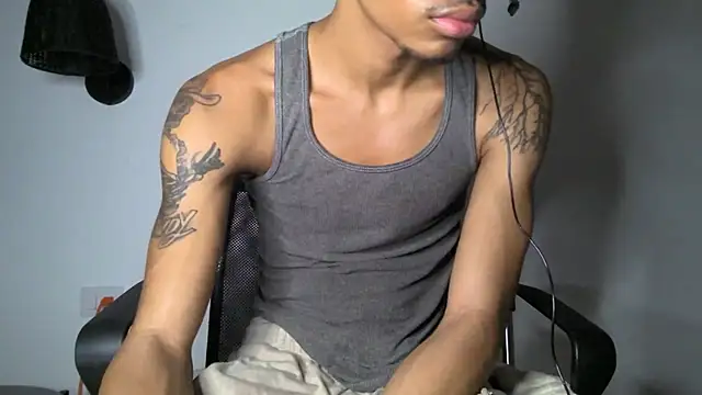 Snapshot of Skinnyblackman chatting on 06.25.26 Skinnyblackman online show from 06.25.26