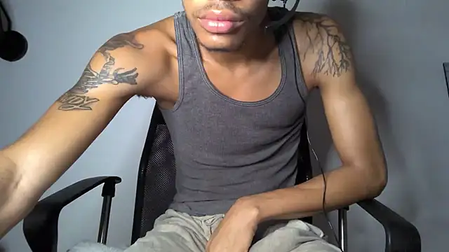 Snapshot of Skinnyblackman chatting on 07.12.26 Skinnyblackman online show from 07.12.26
