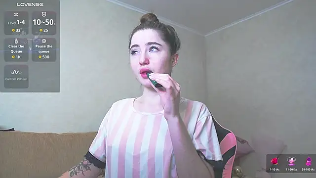 Snapshot of Luxuryalma chatting on 02.25.26 Luxuryalma online show from 02.25.26