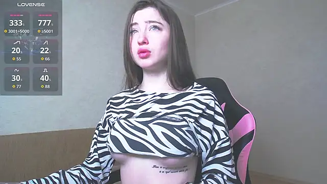 Snapshot of Luxuryalma chatting on 04.23.26 Luxuryalma online show from 04.23.26
