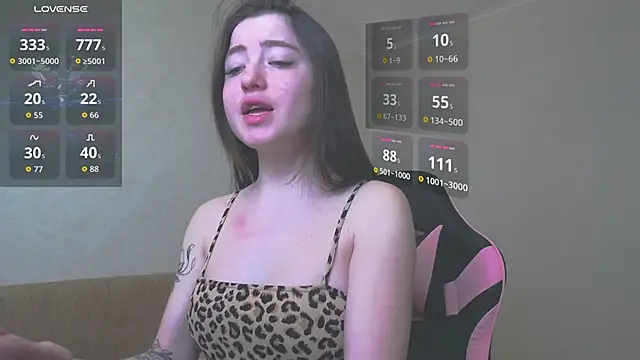 Snapshot of Luxuryalma chatting on 04.25.26 Luxuryalma online show from 04.25.26