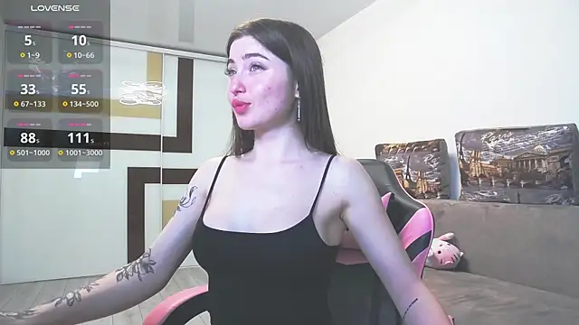 Snapshot of Luxuryalma chatting on 05.19.26 Luxuryalma online show from 05.19.26