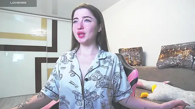 Snapshot of Luxuryalma chatting on 06.16.26 Luxuryalma online show from 06.16.26