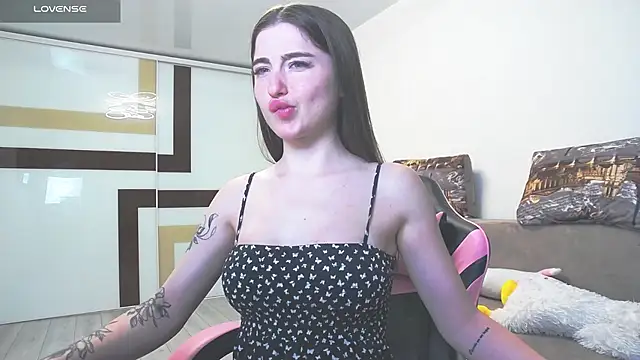 Snapshot of Luxuryalma chatting on 06.17.26 Luxuryalma online show from 06.17.26