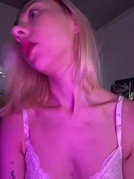 Snapshot of _urbestie_ chatting on 06.19.26 urbestie online show from 06.19.26