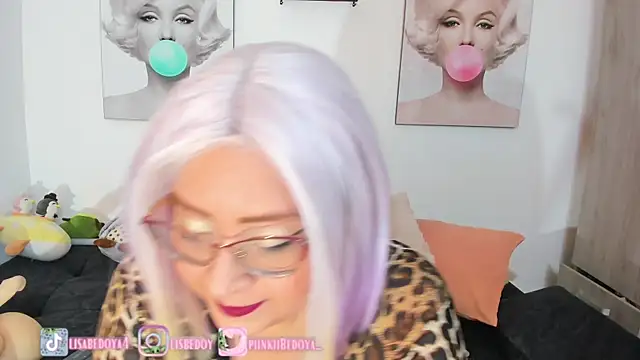 Amberbedoya  online show from 12.30.24