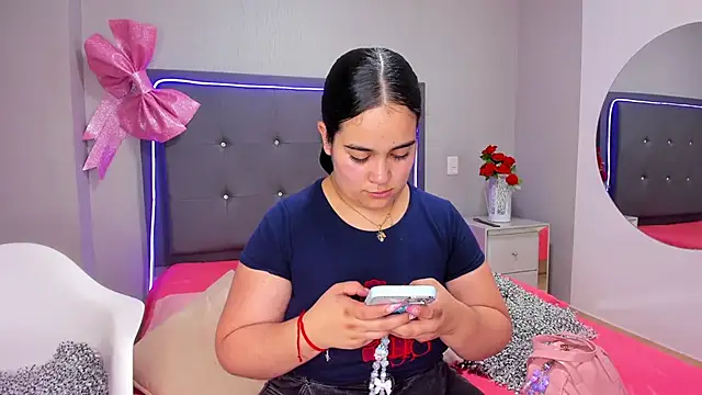 Snapshot of emma_lye chatting on 02.11.26 emma lye online show from 02.11.26