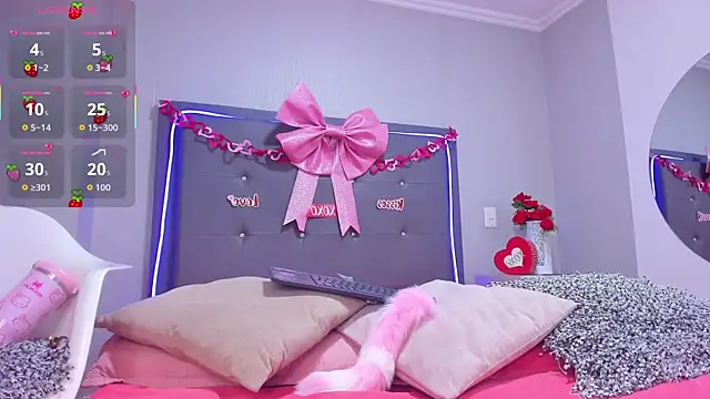 Snapshot of emma_lye chatting on 02.14.26 emma lye online show from 02.14.26