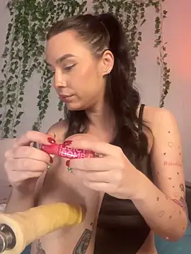 MiaNell online show from 11.23.25