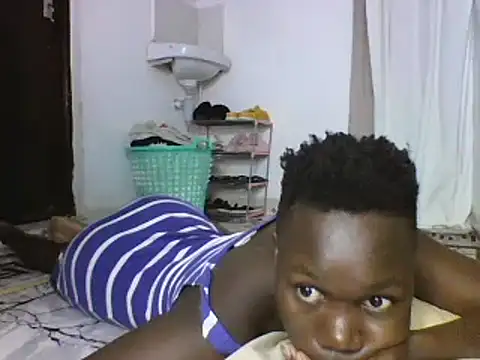 Snapshot of sexyqueen02 chatting on 02.14.25 sexyqueen02 online show from 02.14.25