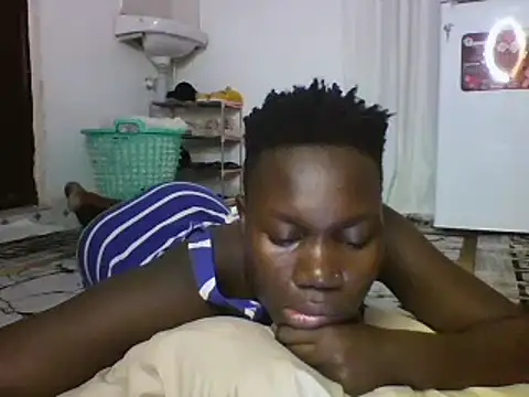 Snapshot of sexyqueen02 chatting on 02.16.25 sexyqueen02 online show from 02.16.25