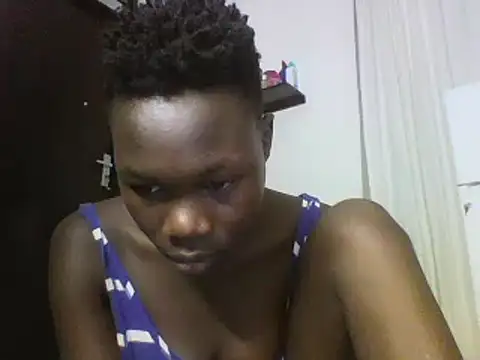 Snapshot of sexyqueen02 chatting on 02.18.25 sexyqueen02 online show from 02.18.25