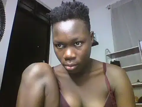 Snapshot of sexyqueen02 chatting on 02.25.25 sexyqueen02 online show from 02.25.25