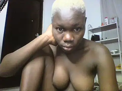 Snapshot of sexyqueen02 chatting on 03.02.25 sexyqueen02 online show from 03.02.25