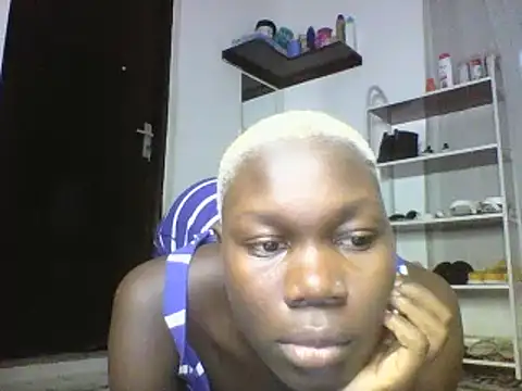 Snapshot of sexyqueen02 chatting on 03.04.25 sexyqueen02 online show from 03.04.25