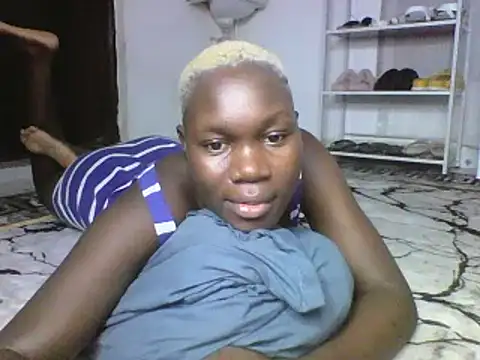 Snapshot of sexyqueen02 chatting on 03.04.25 sexyqueen02 online show from 03.04.25