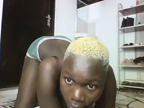 Snapshot of sexyqueen02 chatting on 03.05.25 sexyqueen02 online show from 03.05.25